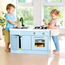 Deluxe Kitchen w/Running Water